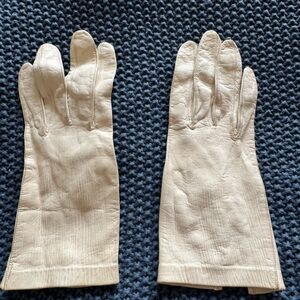 Elegant Vintage  Cream Leather Gloves 6 - 6 1/2